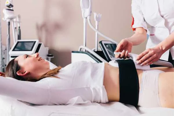 woman having body sculpting to help improve her body image and her mental health Sunbury-on-Thames